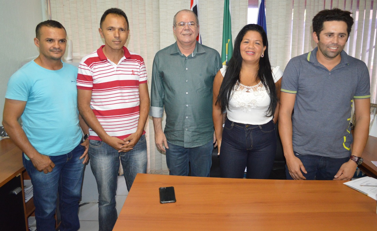 Hildo Rocha com prefeito Valmir e vereadores de Campestr