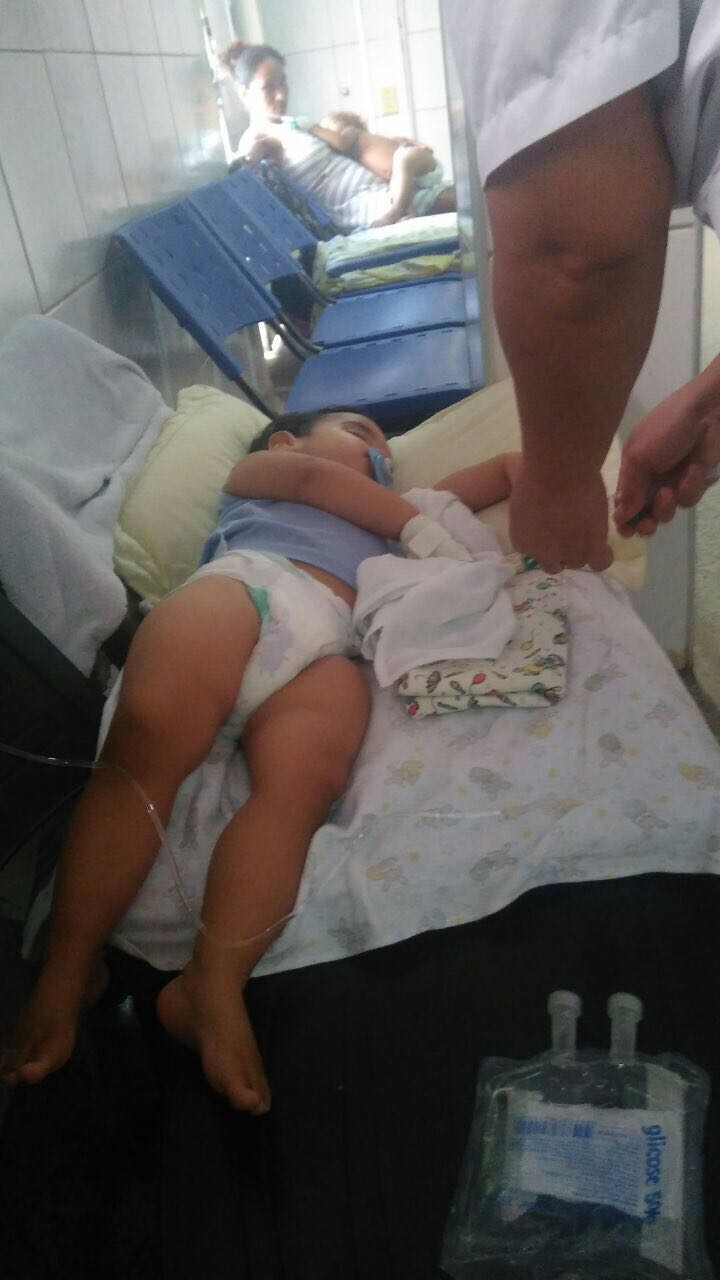 "Por falta de leito, menino de 01 ano e 04 meses passa noite em cadeira no corredor", denuncia deputado Wellington sobre descaso no Hospital da Criança