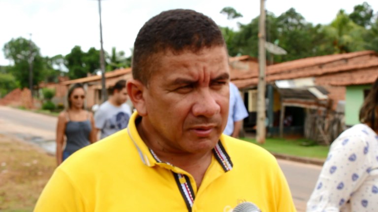 Prefeito Valmir Alves Ricardo.