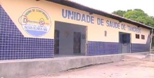 Logomarca em uma escola municipal que contém em destaque as iniciais do seu nome, “D” e “S”, evidenciando ser Delmar Sobrinho.