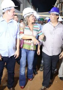 Rosângela, deputado Rafael Leitoa e governador Flávio Dino durante visita ao canteiro de obras do Hospital Alarico Pacheco