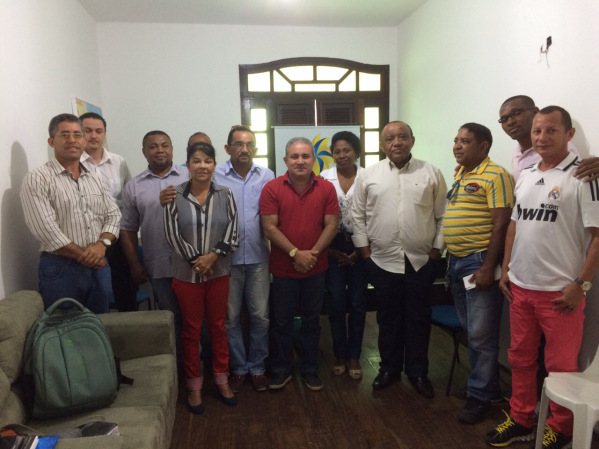 Juca Câmara, presidente do PRP, está no centro, de vermelho.