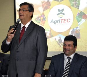 Flávio Dino ao lado Adelmo Soares no lançamento da Agritec em solenidade no auditório do Palácio dos Leões.